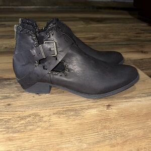 SUGAR Ankle Booties